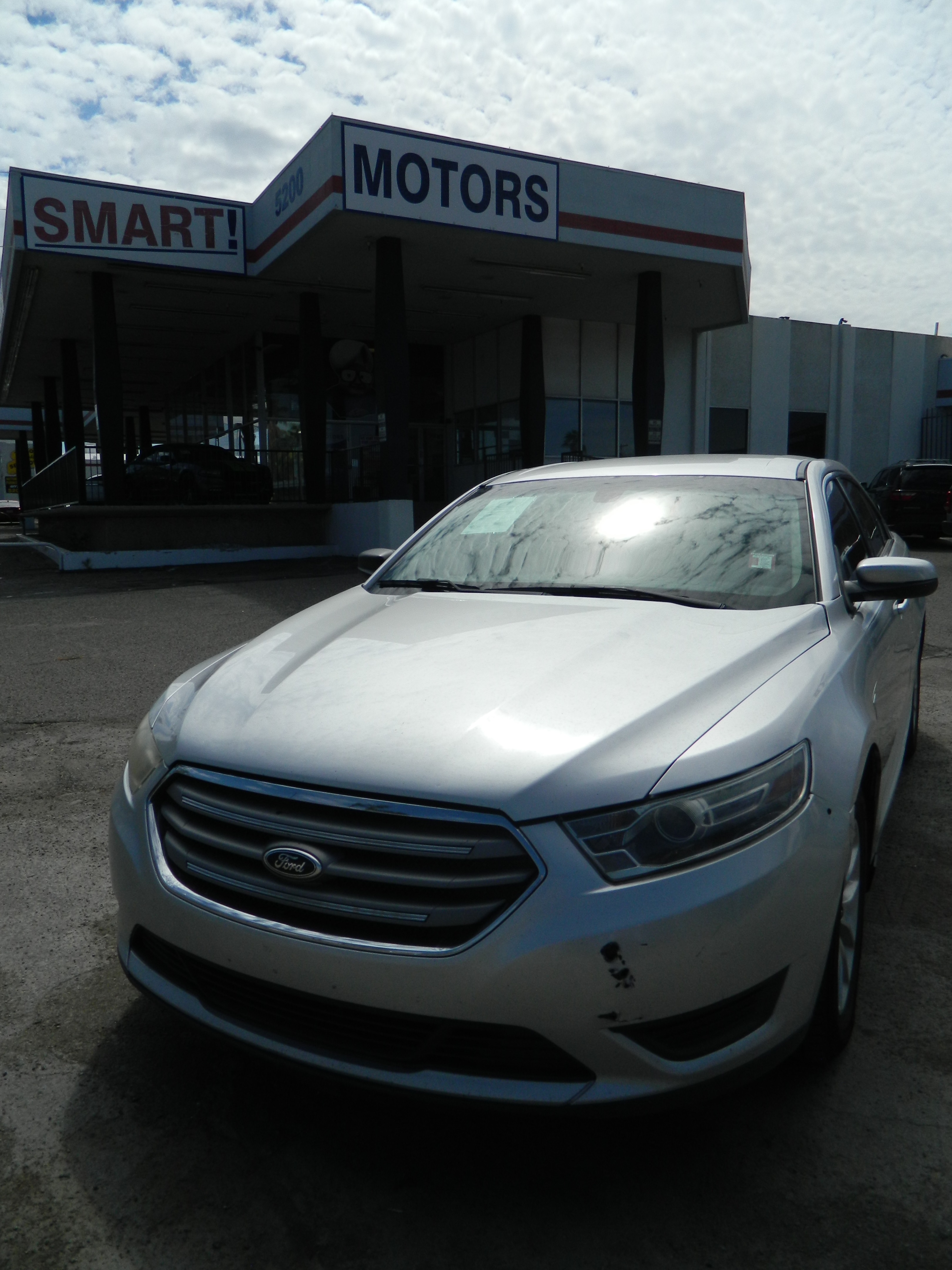 2015 Ford Taurus SE's photo